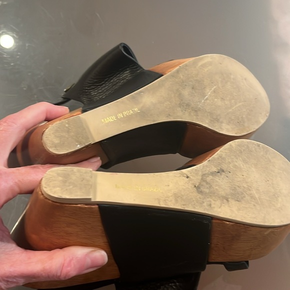 2 pairs of Sandals - Picture 5 of 8